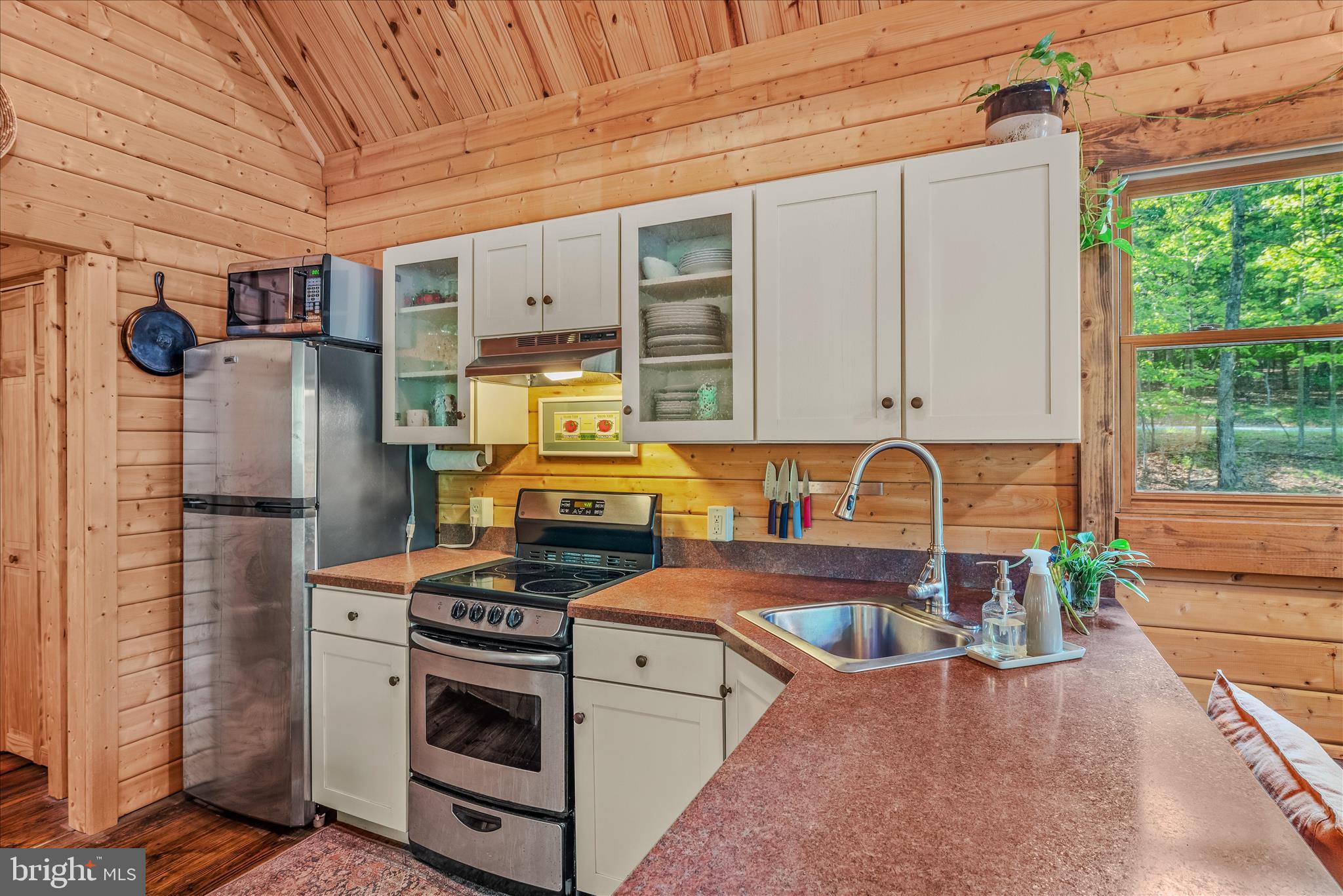 122 HONEY LOCUST LANE