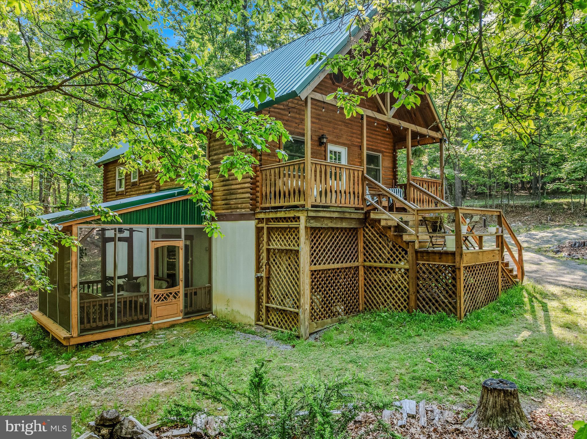 122 HONEY LOCUST LANE