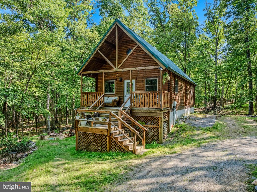 122 HONEY LOCUST LANE