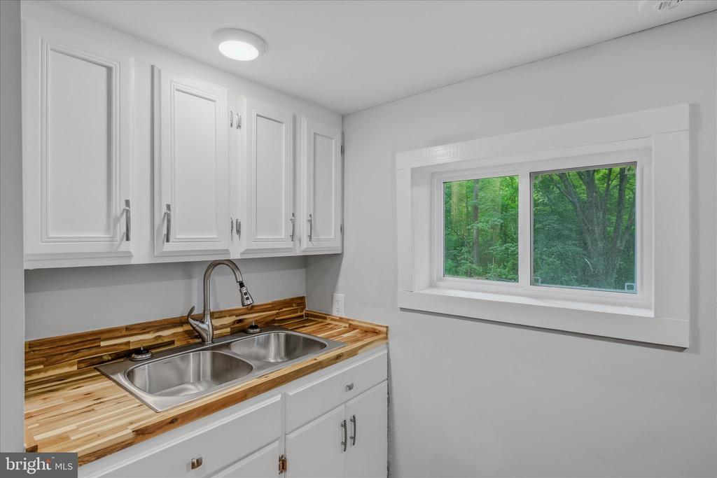 64 HOBDAY LANE
