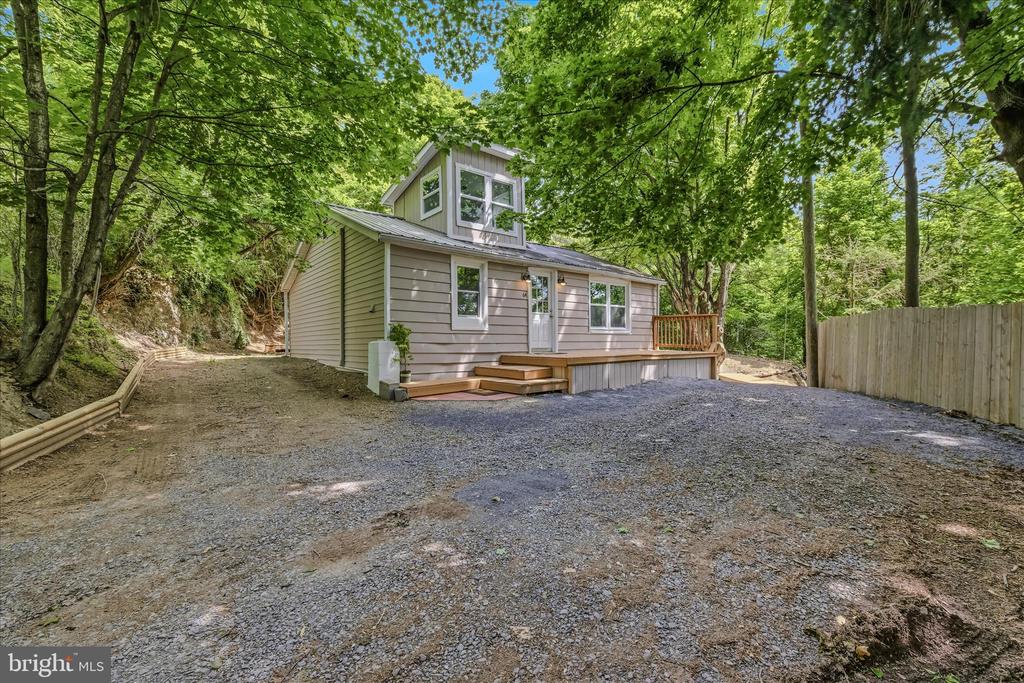 64 HOBDAY LANE
