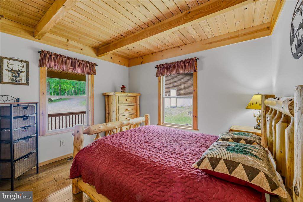 956 SIDELING MOUNTAIN TRAIL