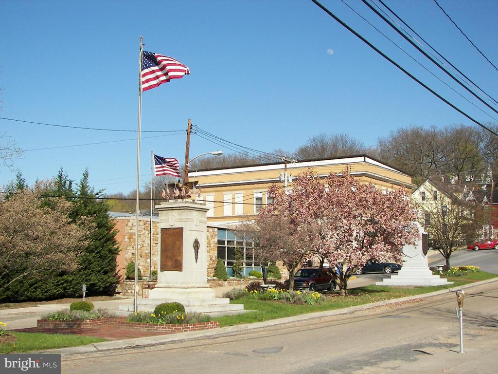 956 SIDELING MOUNTAIN TRAIL