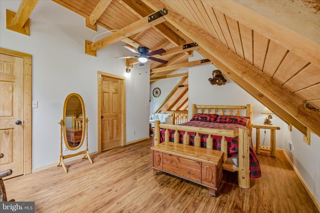 956 SIDELING MOUNTAIN TRAIL