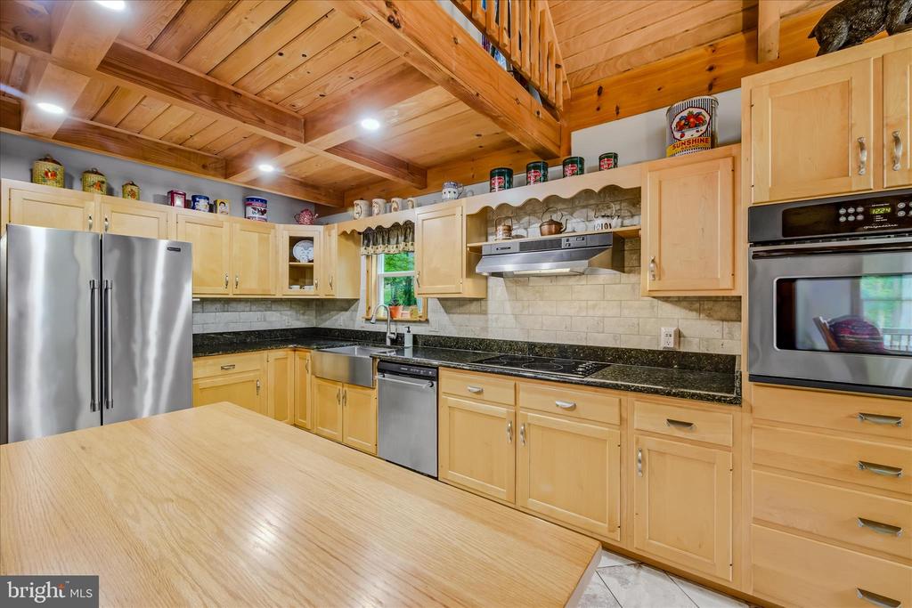 956 SIDELING MOUNTAIN TRAIL