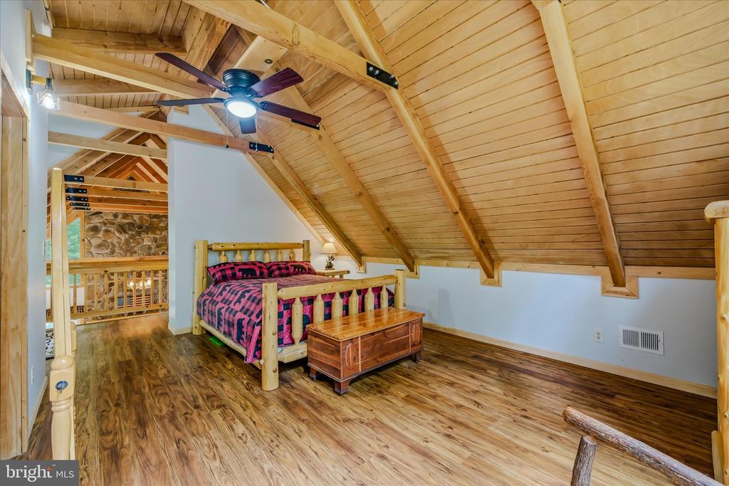 956 SIDELING MOUNTAIN TRAIL