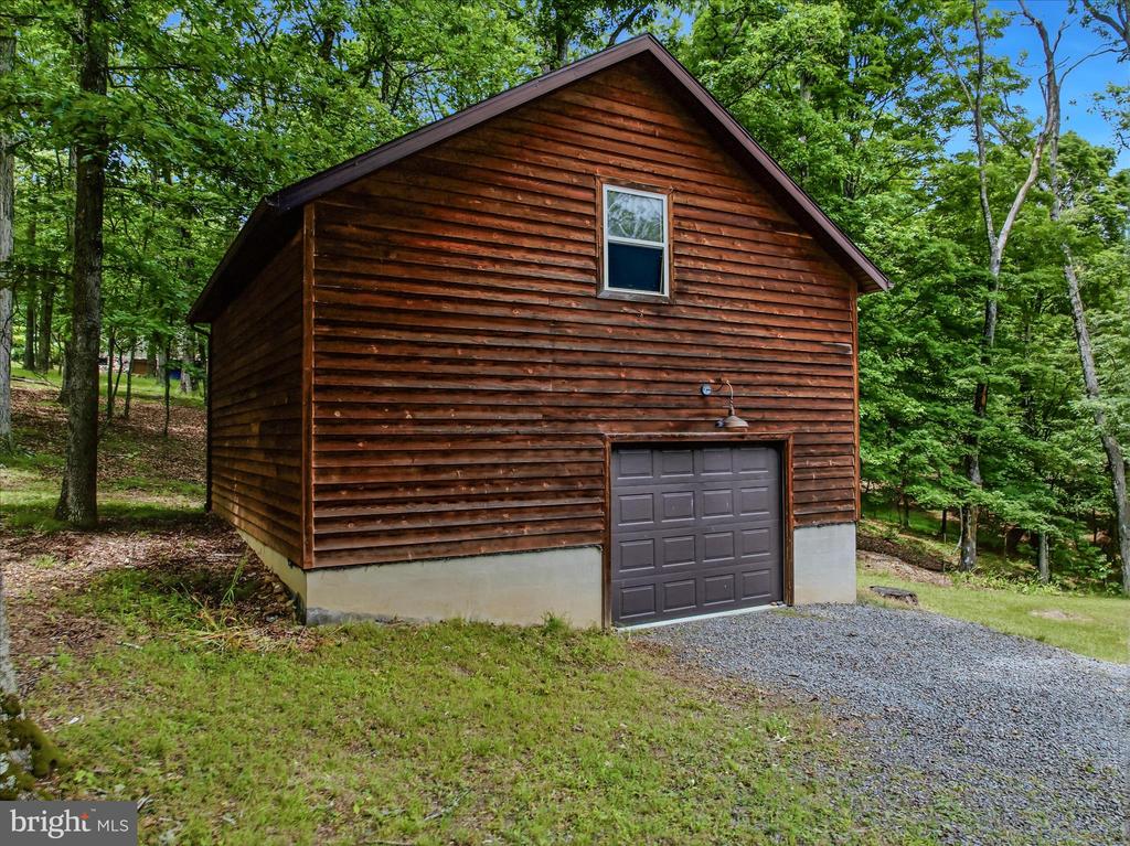 956 SIDELING MOUNTAIN TRAIL