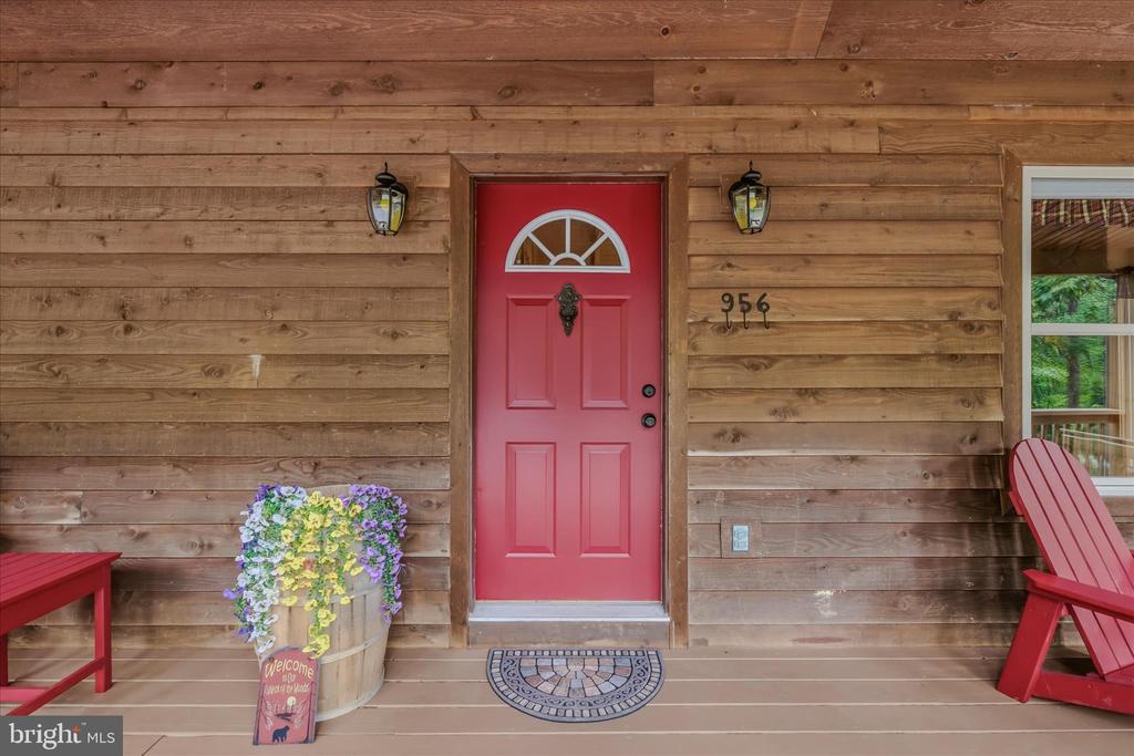 956 SIDELING MOUNTAIN TRAIL