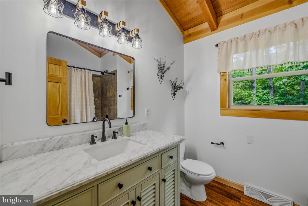 956 SIDELING MOUNTAIN TRAIL