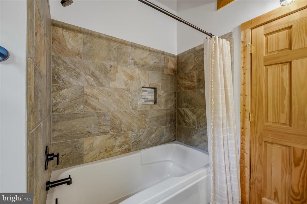 956 SIDELING MOUNTAIN TRAIL