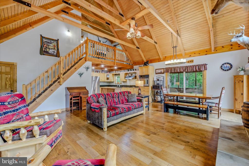 956 SIDELING MOUNTAIN TRAIL
