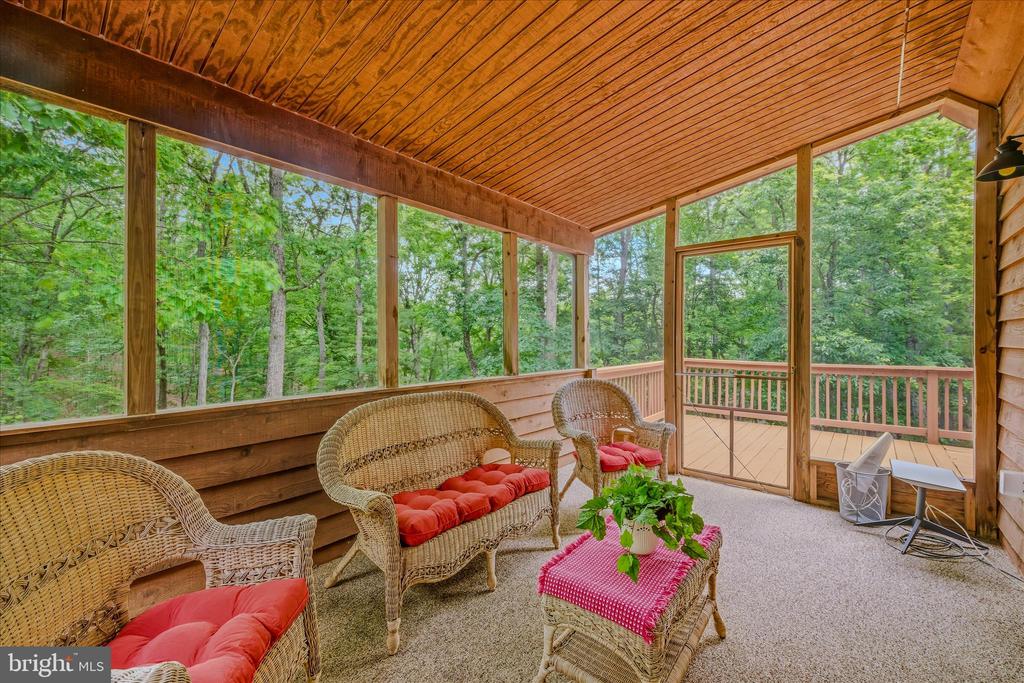 956 SIDELING MOUNTAIN TRAIL