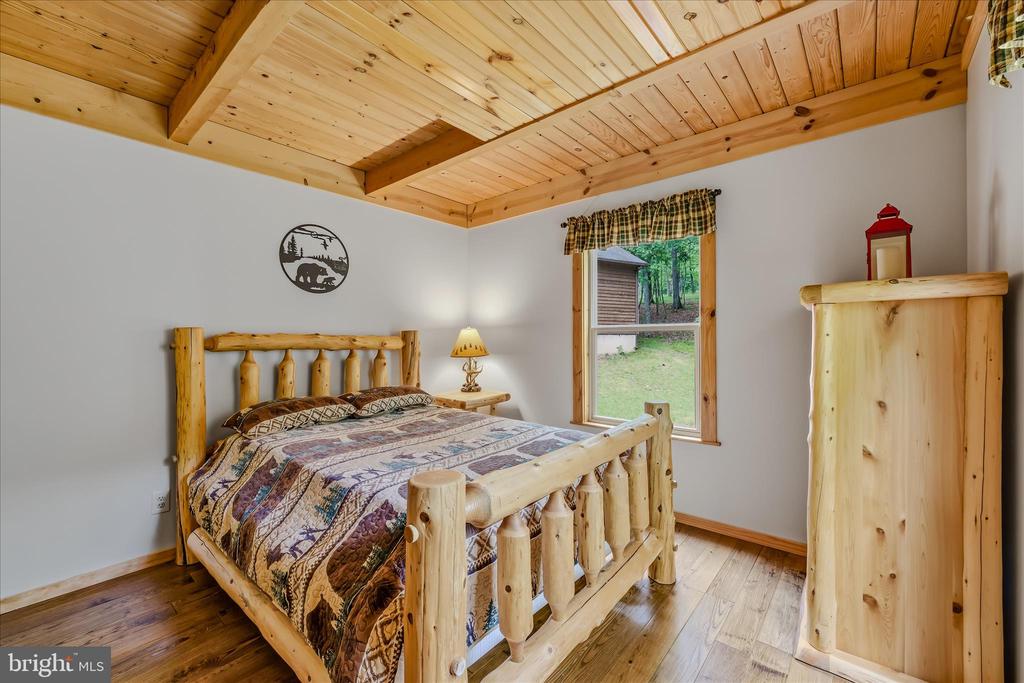 956 SIDELING MOUNTAIN TRAIL