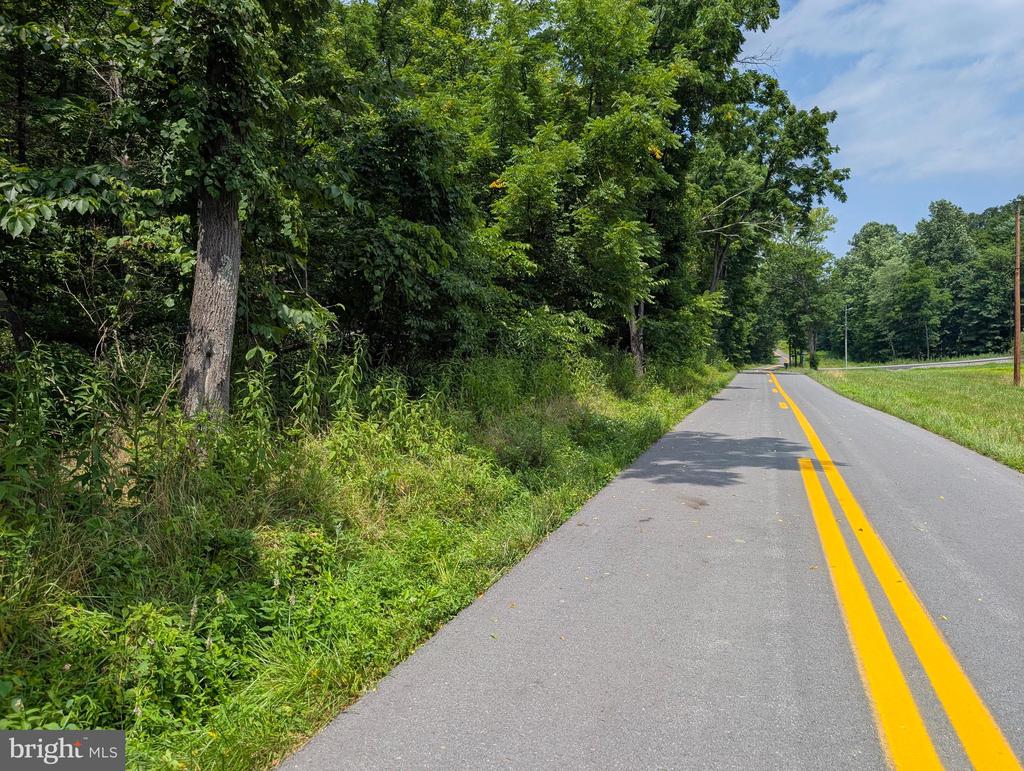 SIR JOHNS RUN ROAD