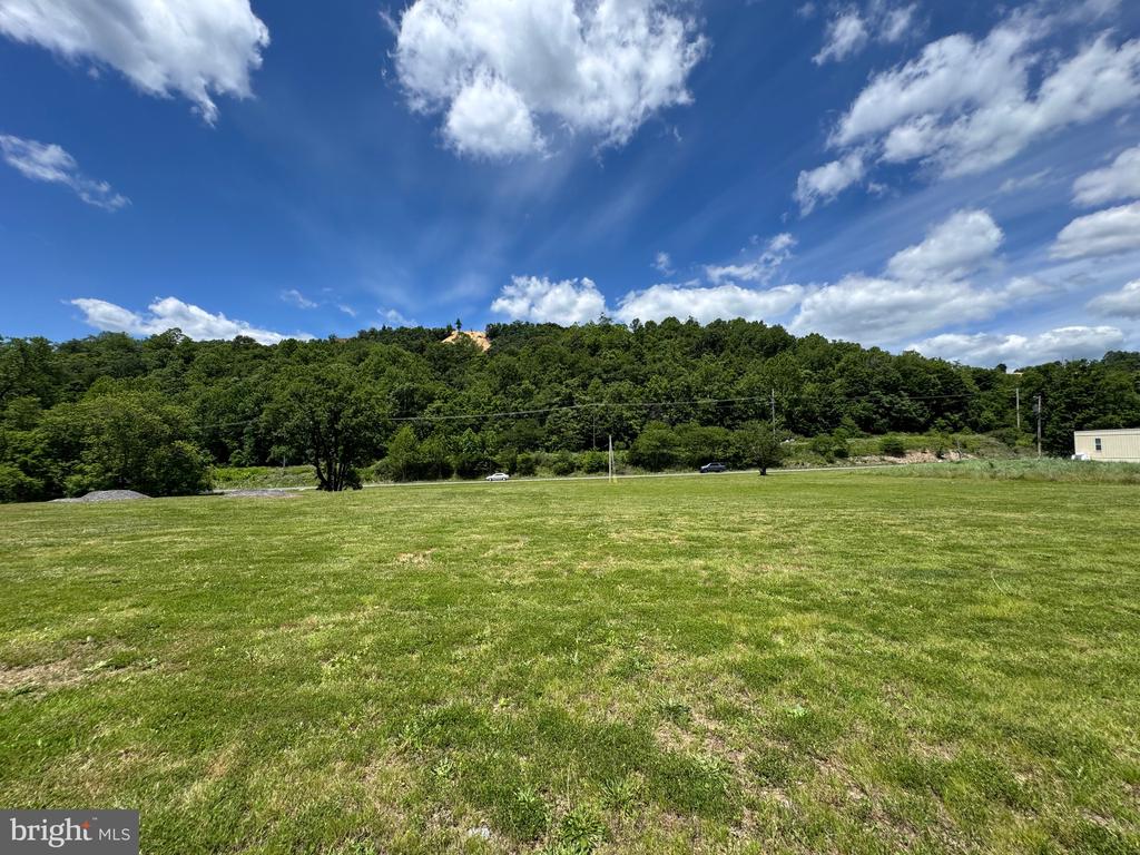 522 SAND MINE RD CORNER