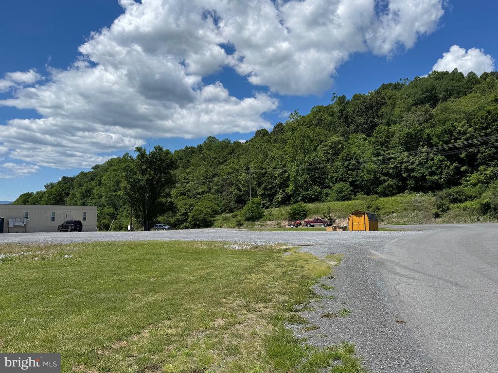 522 SAND MINE RD CORNER