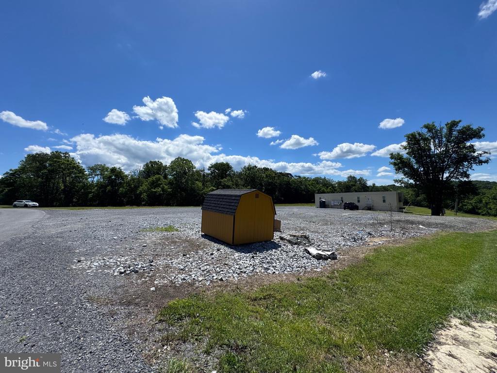 522 SAND MINE RD CORNER