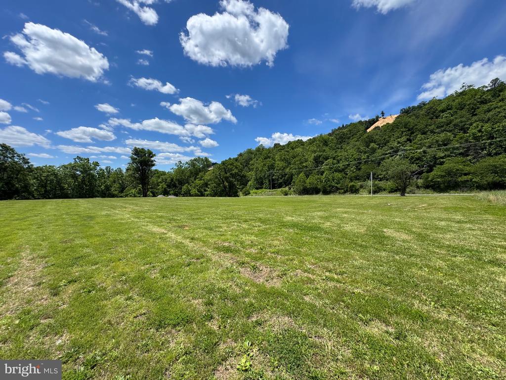522 SAND MINE RD CORNER