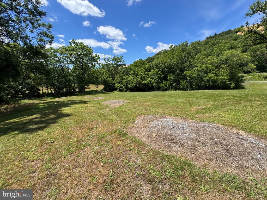 522 SAND MINE RD CORNER