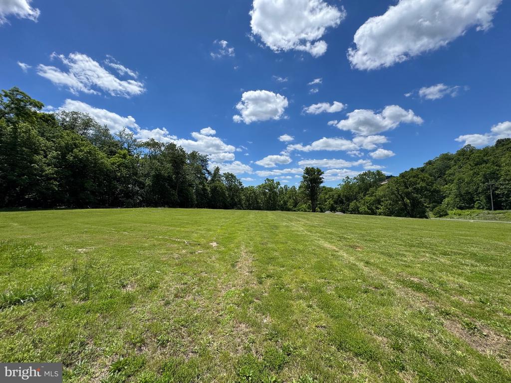 522 SAND MINE RD CORNER
