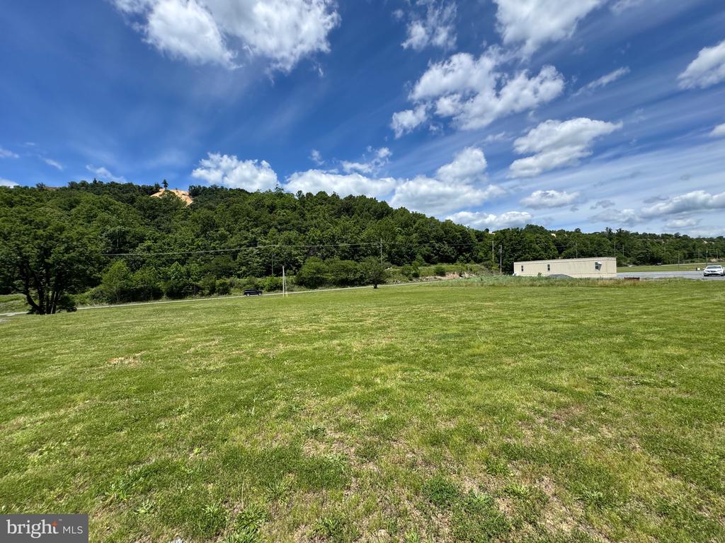 522 SAND MINE RD CORNER