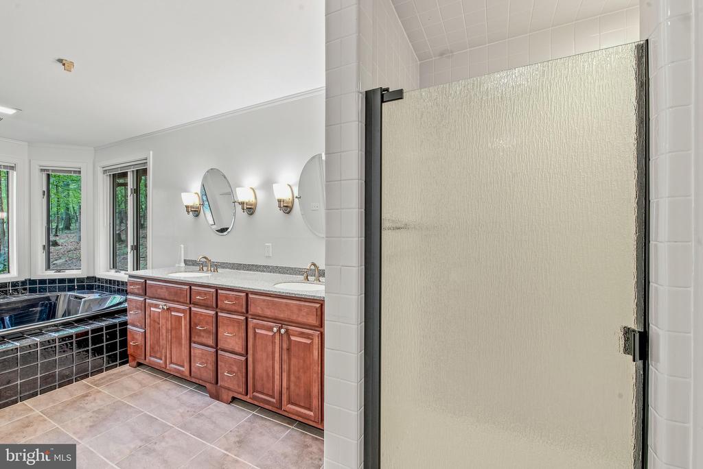 355 SANDSTONE LANE