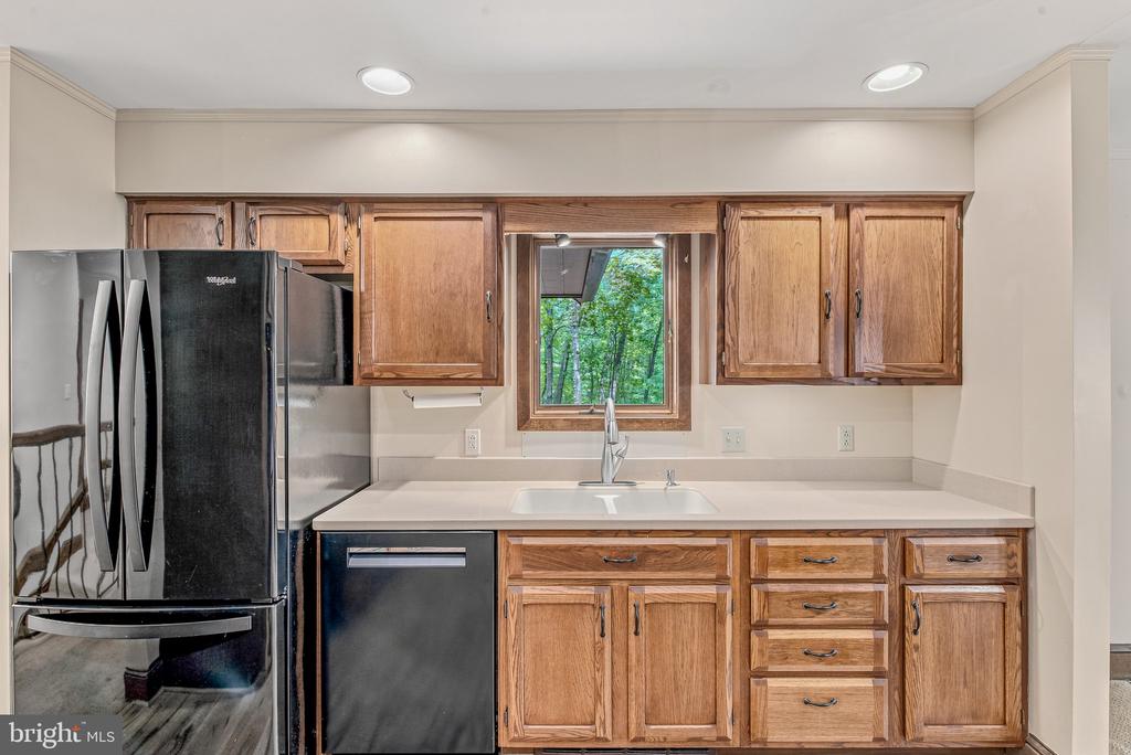 355 SANDSTONE LANE