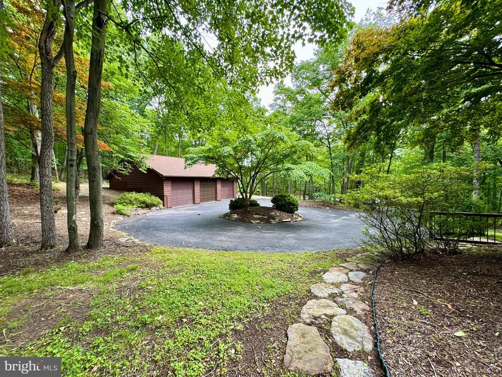 355 SANDSTONE LANE