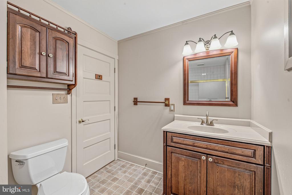 355 SANDSTONE LANE