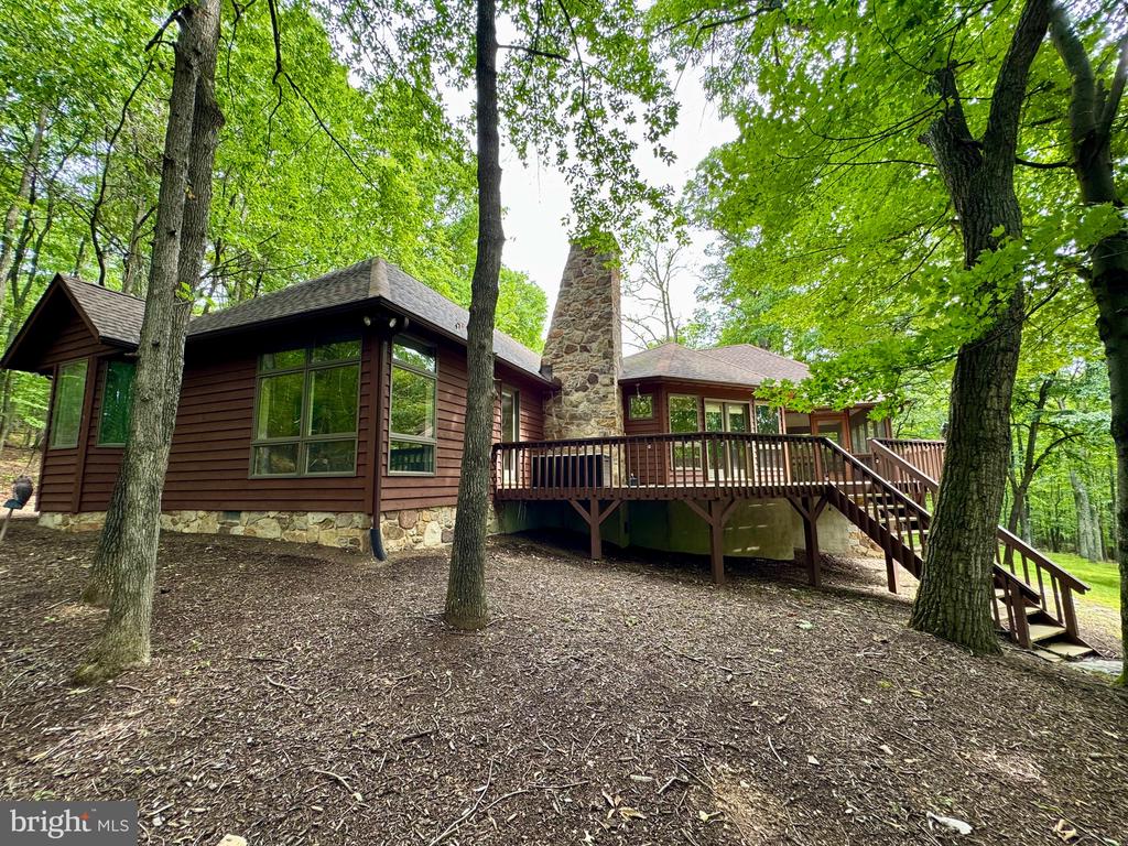 355 SANDSTONE LANE