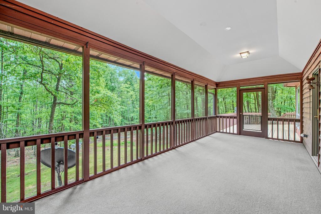 355 SANDSTONE LANE