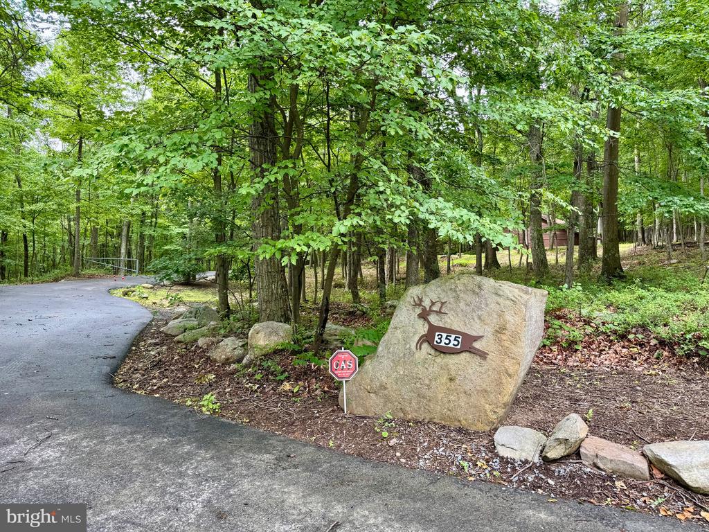 355 SANDSTONE LANE
