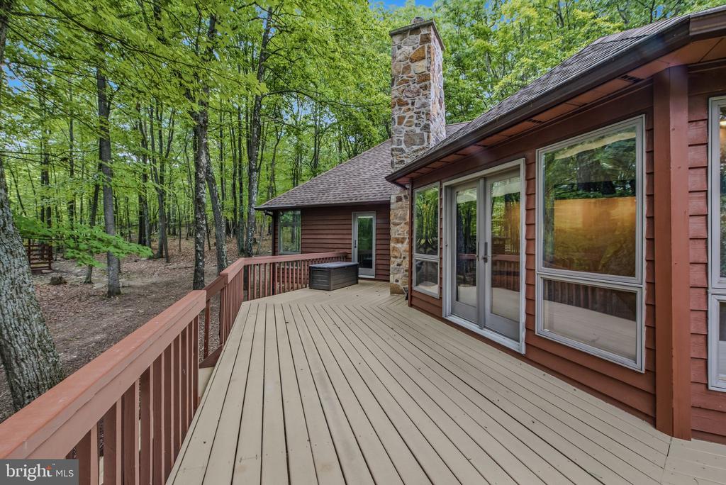 355 SANDSTONE LANE