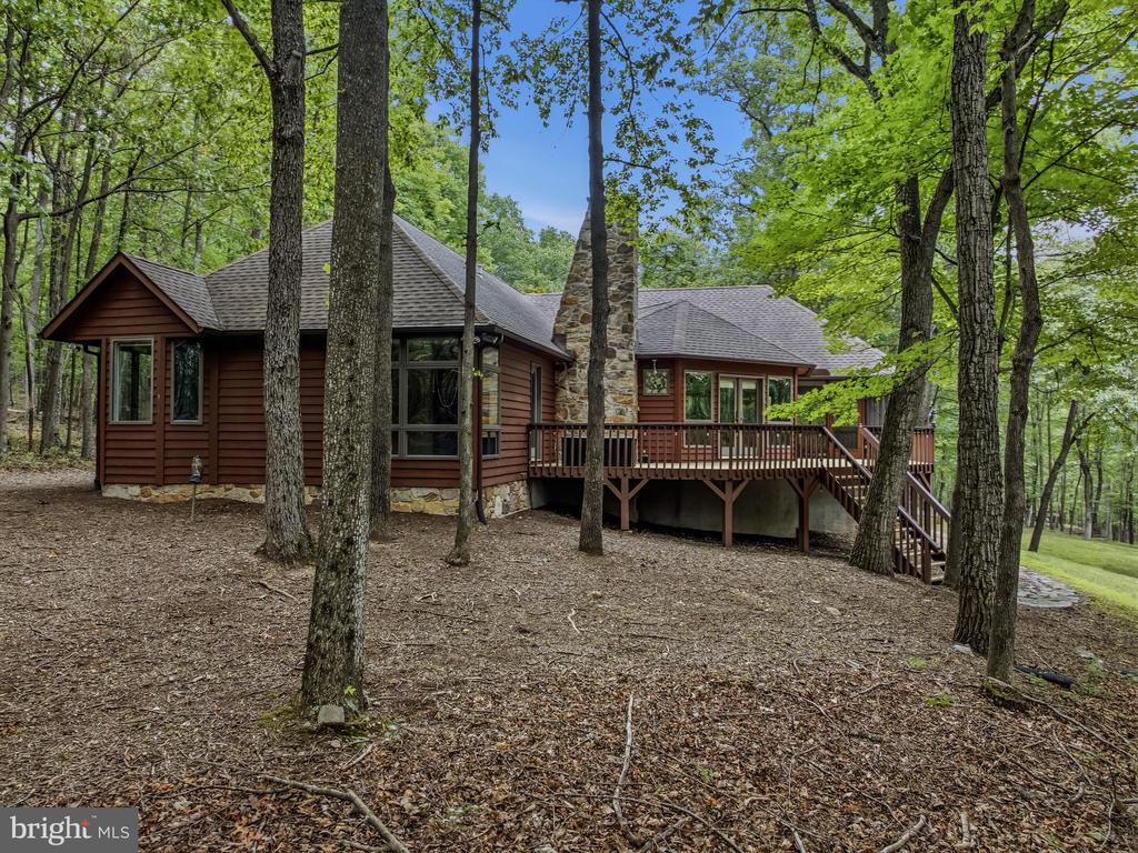 355 SANDSTONE LANE