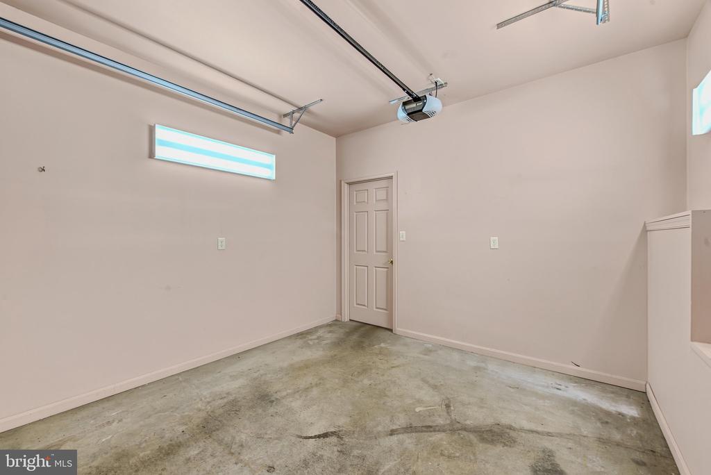 355 SANDSTONE LANE