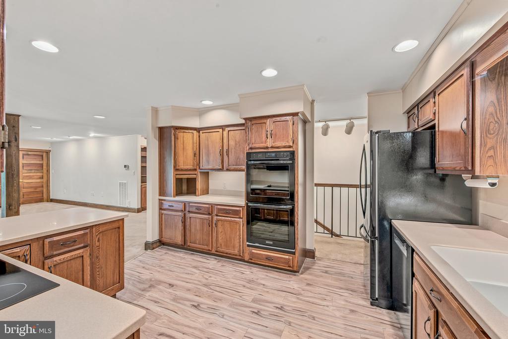 355 SANDSTONE LANE