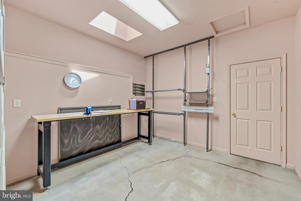 355 SANDSTONE LANE