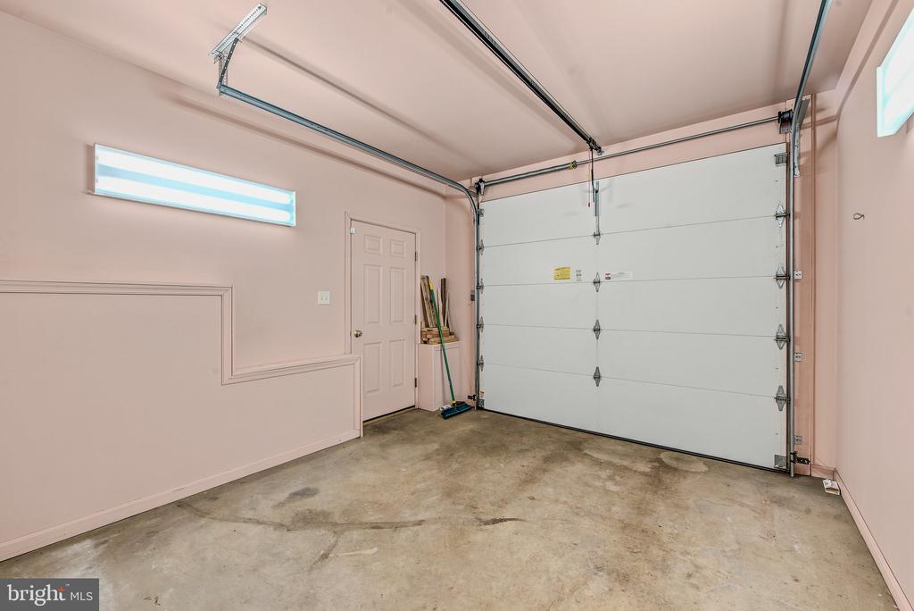 355 SANDSTONE LANE
