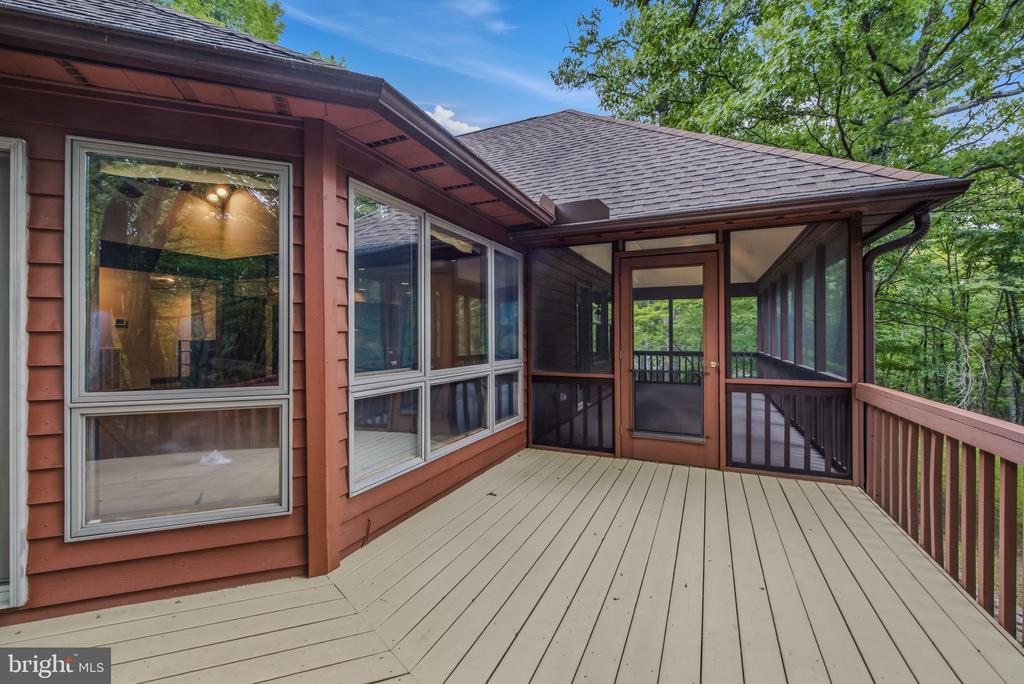 355 SANDSTONE LANE