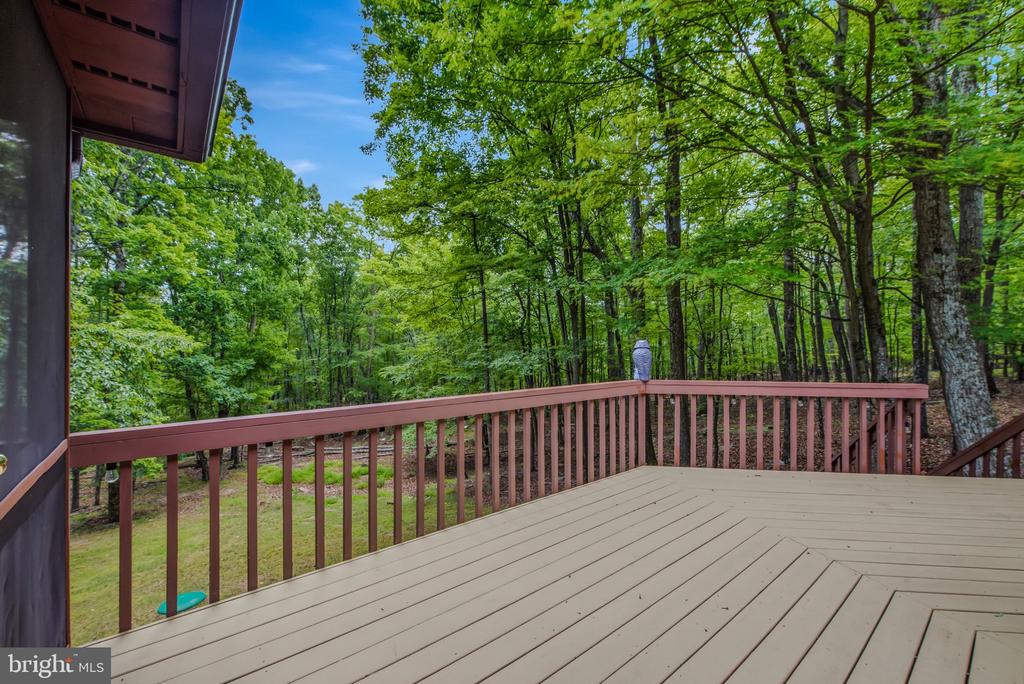 355 SANDSTONE LANE