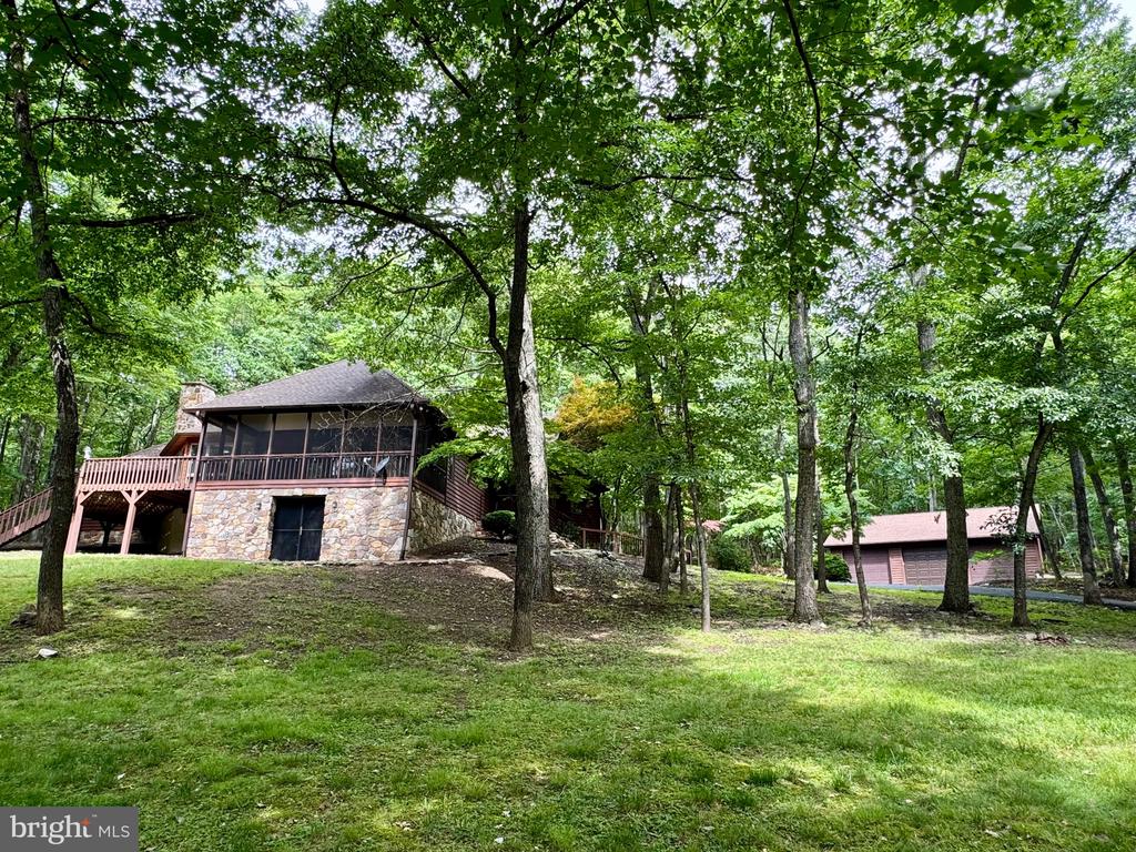 355 SANDSTONE LANE