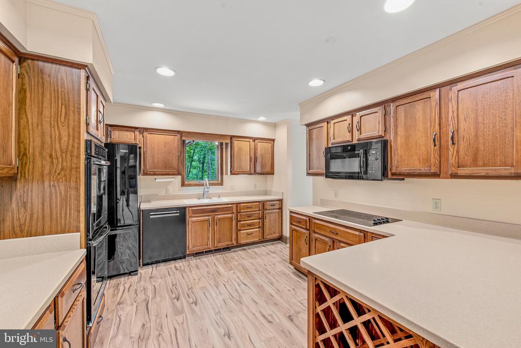 355 SANDSTONE LANE