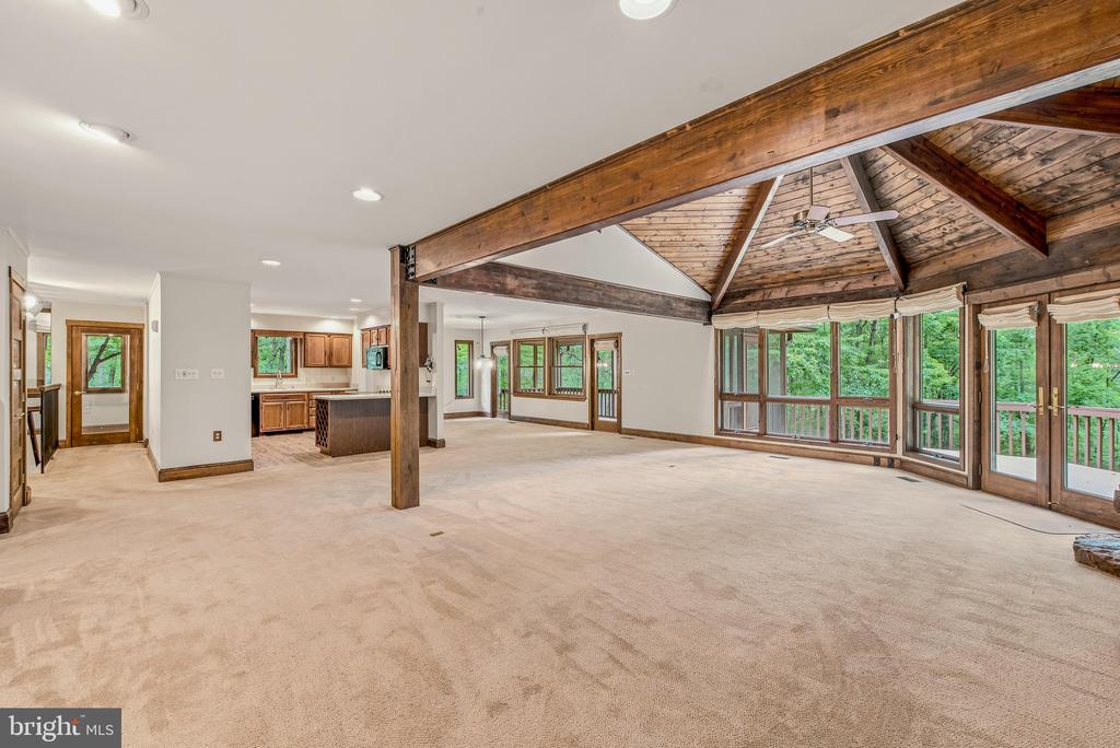 355 SANDSTONE LANE