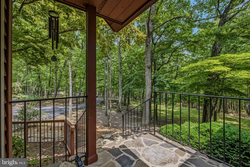 355 SANDSTONE LANE