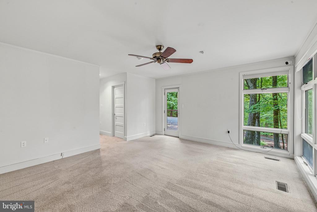 355 SANDSTONE LANE