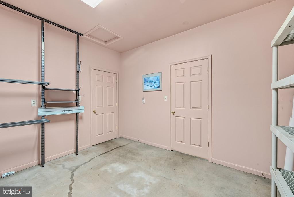 355 SANDSTONE LANE