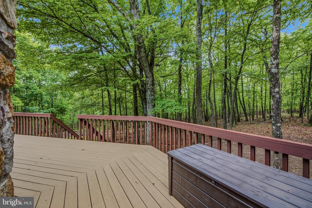 355 SANDSTONE LANE