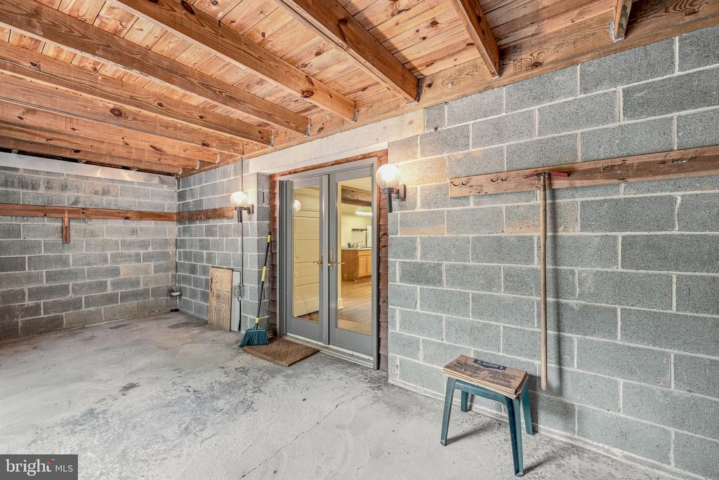 355 SANDSTONE LANE
