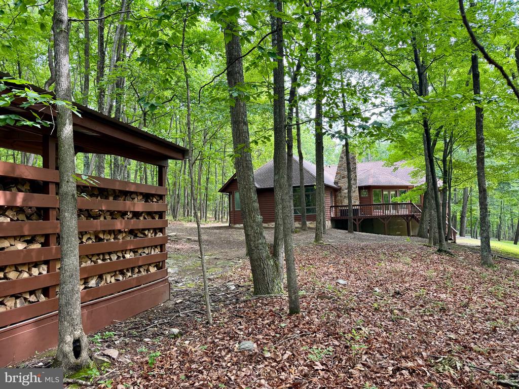 355 SANDSTONE LANE