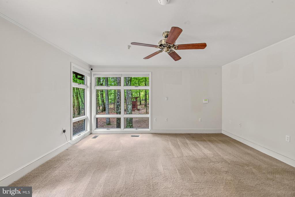 355 SANDSTONE LANE